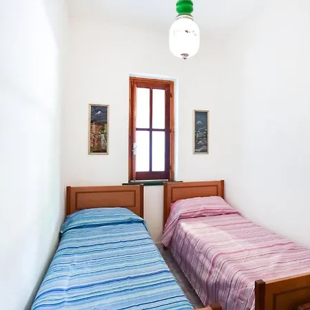 شقة 2 Bedroom Cozy In *